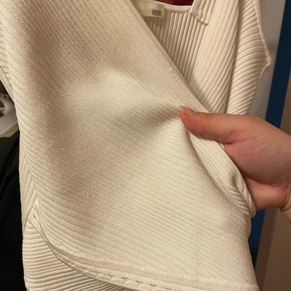 JONATHAN SIMKHAI CREAM CROSS-FRONT CROPPED KNIT TOP - Picture 6 of 7